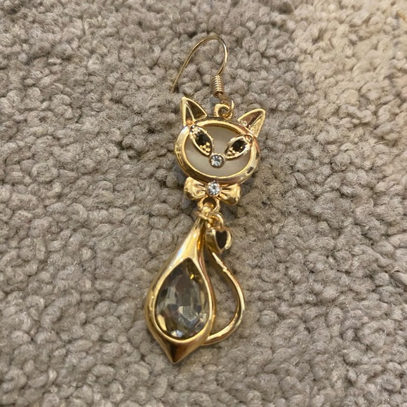 Stunning Cat Gold and Glass Drop Earrings - Picture 5 of 5